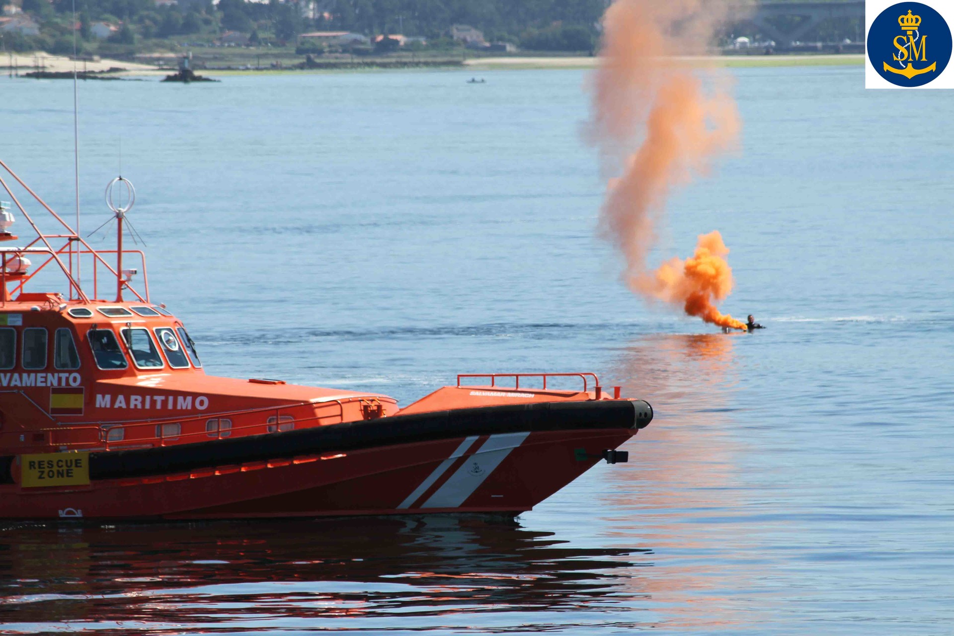 Salvamento Marítimo, rescate mar, velero a la deriva, bengalas, Puerto Portals, Salvamar Libertas 